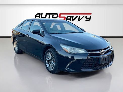 Used 2016 Toyota Camry SE image 2