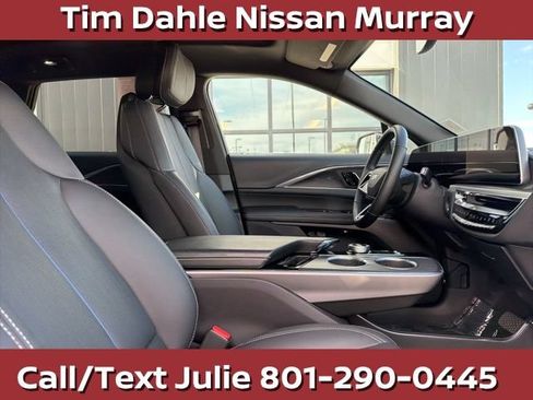 Used 2024 Cadillac Lyriq Luxury AWD/4WD image 13