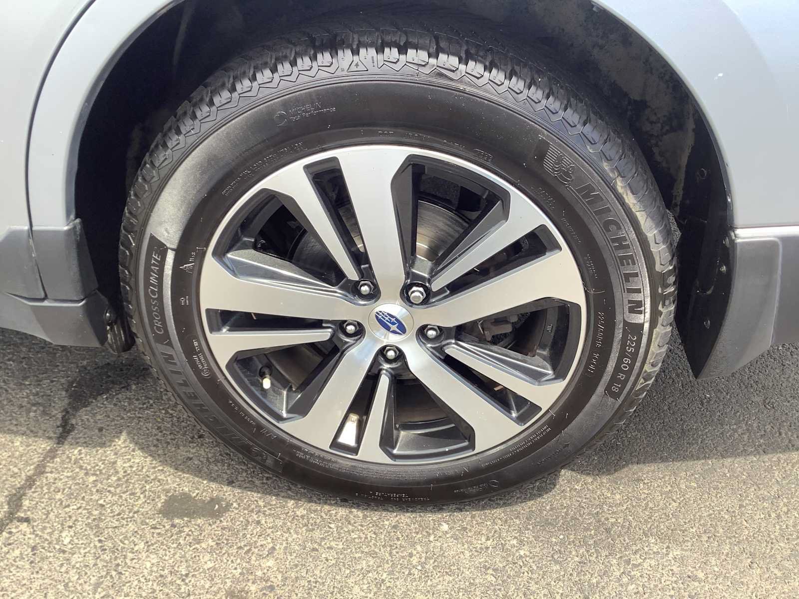 Used 2019 Subaru Outback 3.6R Limited AWD/4WD image 7