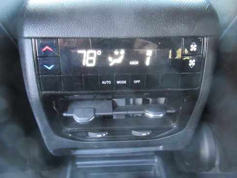 Used 2023 Jeep Grand Cherokee L Laredo image 41