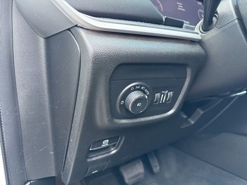 Used 2023 Jeep Grand Cherokee Limited image 29