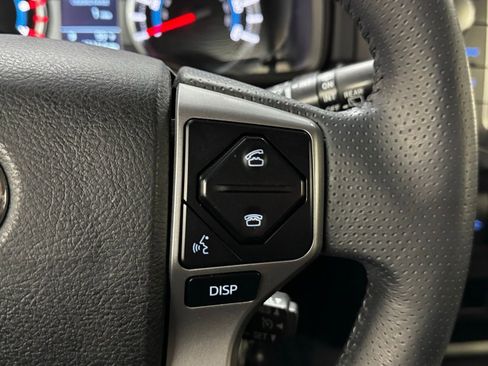 Used 2018 Toyota 4Runner SR5 AWD/4WD image 21