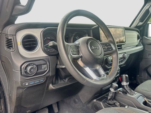 Used 2024 Jeep Wrangler Unlimited Sahara AWD/4WD image 9