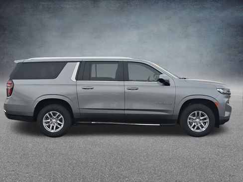 Used 2023 Chevrolet Suburban LT image 5