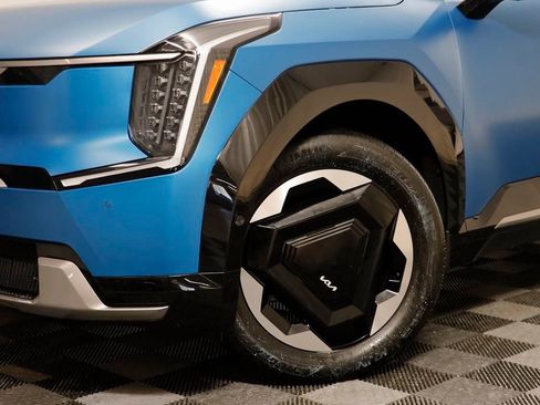 Used 2024 Kia EV9 Land image 3