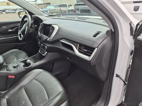 Used 2024 GMC Terrain SLT image 17