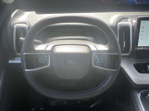 Certified 2025 Ford Expedition Active image 9