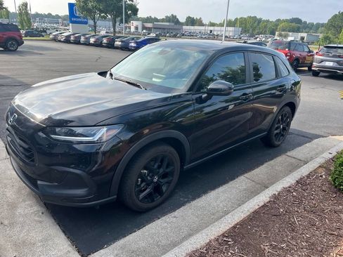 Used 2025 Honda HR-V Sport image 2