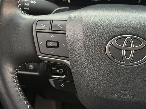 Used 2025 Toyota Camry SE image 13