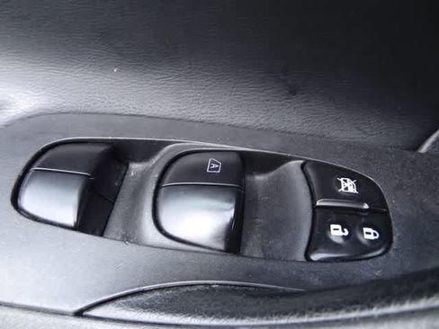 Used 2016 Nissan Altima 2.5 SV FWD image 12