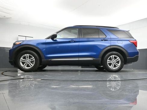 Used 2023 Ford Explorer XLT w/ Equipment Group 202A AWD/4WD image 30