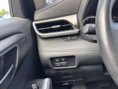 Used 2025 Toyota Highlander LE FWD image 36