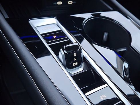 Used 2025 Volkswagen Atlas SEL Premium R-Line image 35