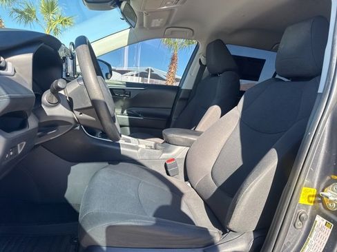 Used 2020 Toyota RAV4 LE image 20