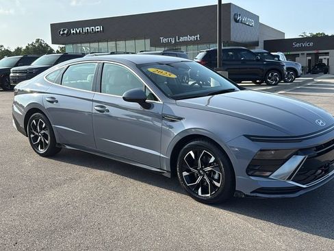 Certified 2025 Hyundai Sonata SEL FWD image 1