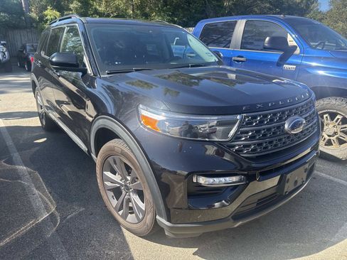 Used 2022 Ford Explorer XLT w/ Equipment Group 202A AWD/4WD image 1
