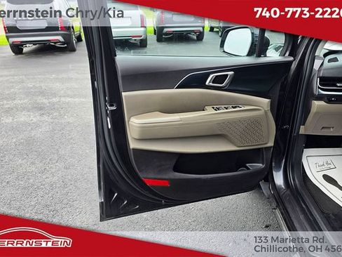 Used 2025 Kia Carnival FWD image 14