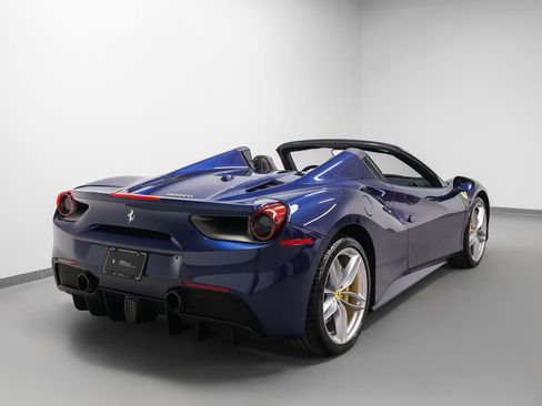 Used 2017 Ferrari 488 Spider RWD image 32