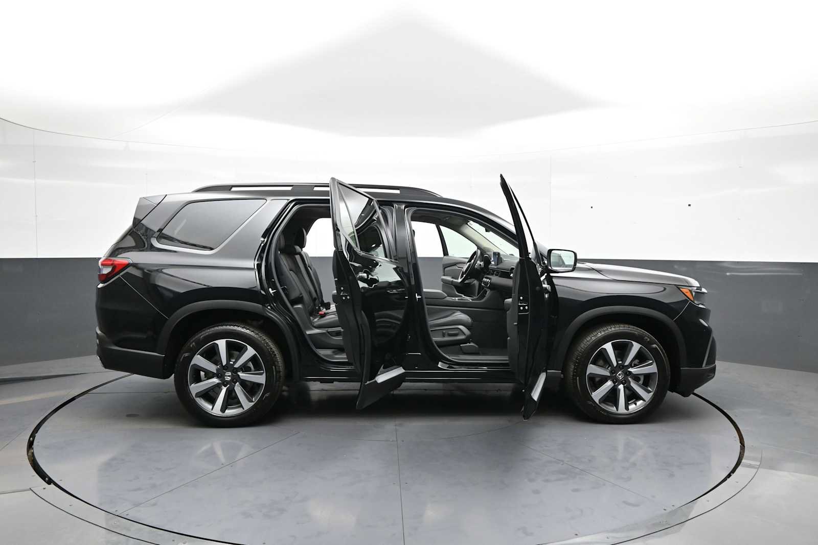 Certified 2025 Honda Pilot Touring image 45