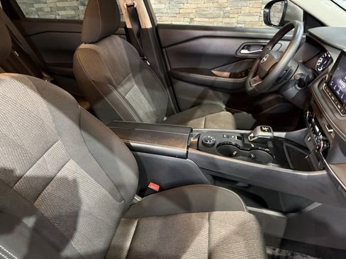 Certified 2025 Nissan Rogue SV image 31