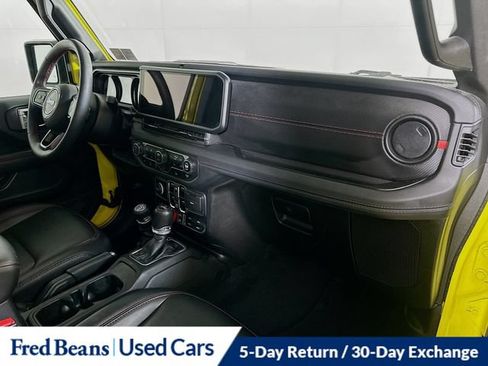 Used 2024 Jeep Wrangler Unlimited Rubicon w/ Technology Group AWD/4WD image 35