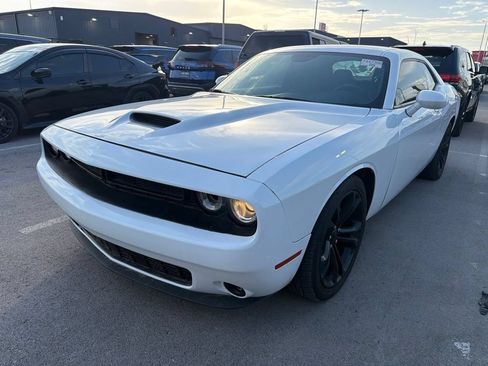 Used 2022 Dodge Challenger R/T RWD image 1