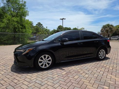 Used 2023 Toyota Corolla LE FWD image 3