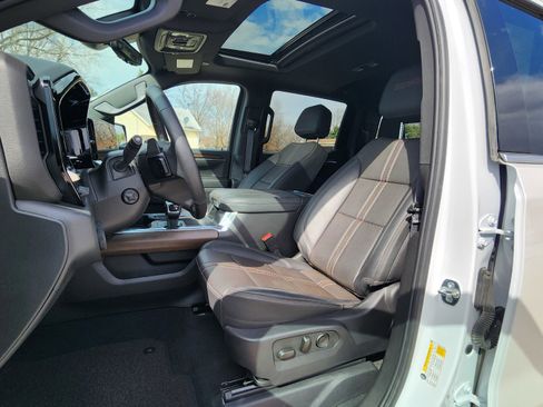 Used 2025 Chevrolet Silverado 1500 High Country w/ Technology Package image 13