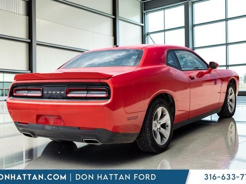 Used 2021 Dodge Challenger SXT w/ Driver Convenience Group RWD image 19