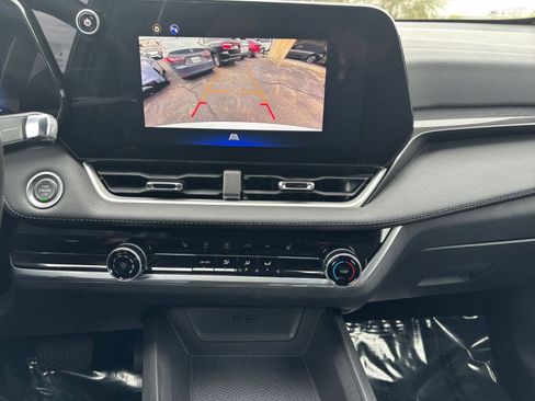 Used 2025 Chevrolet Equinox LT image 18