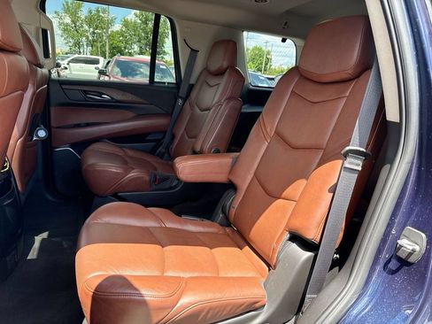 Used 2018 Cadillac Escalade Luxury AWD/4WD image 23