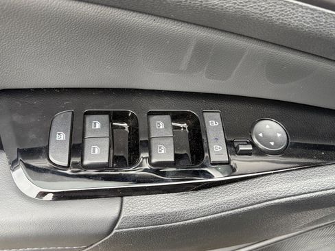 Used 2024 Kia Sportage EX image 8