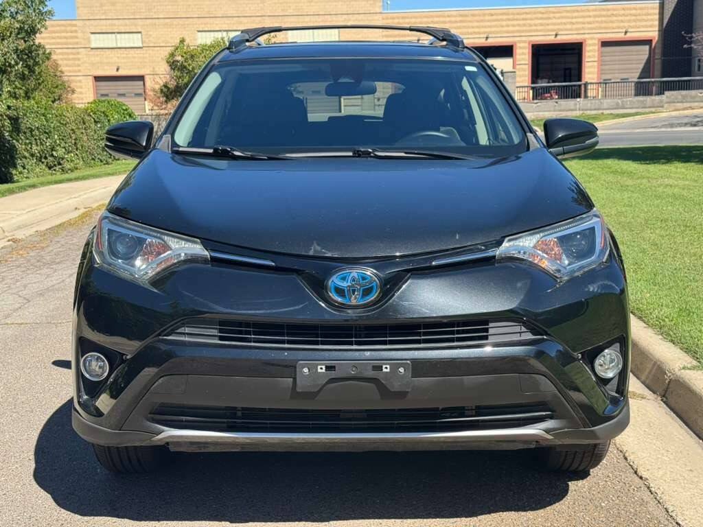 Used 2018 Toyota RAV4 XLE AWD/4WD image 8