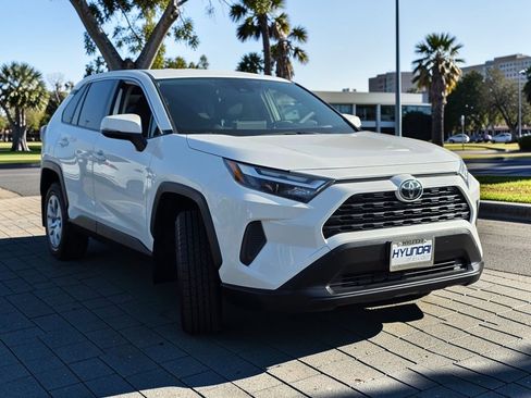 Used 2023 Toyota RAV4 LE image 4