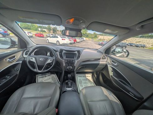 Used 2017 Hyundai Santa Fe SE AWD/4WD image 29