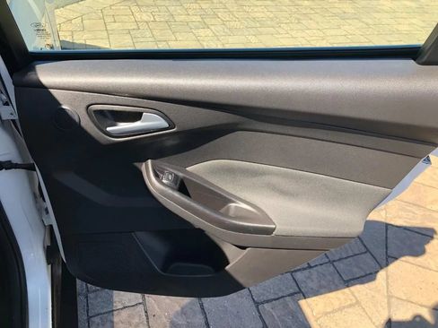 Used 2013 Ford Focus Titanium w/ Titanium Handling Pkg FWD image 32