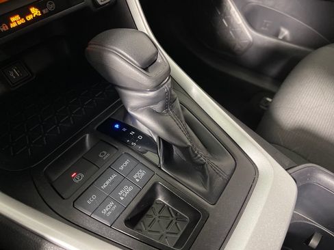 Certified 2025 Toyota RAV4 XLE AWD/4WD image 22