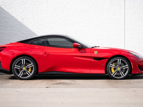 Used 2019 Ferrari Portofino image 7