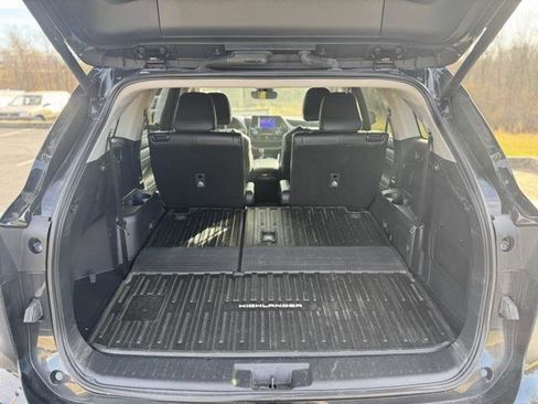 Certified 2024 Toyota Highlander XLE image 9