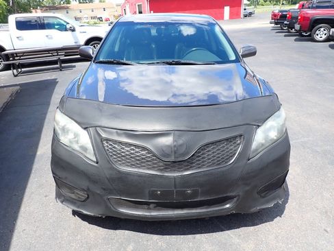 Used 2010 Toyota Camry SE FWD image 2