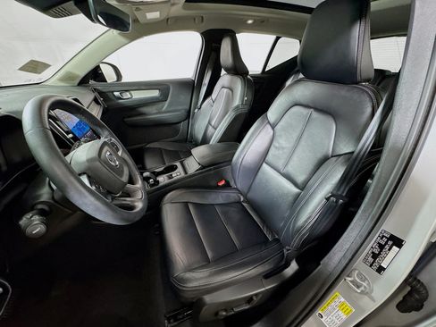 Used 2024 Volvo XC40 B5 Core w/ Climate Package AWD/4WD image 14