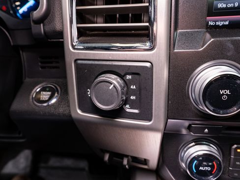 Used 2015 Ford F150 Platinum w/ Equipment Group 701A Luxury image 27