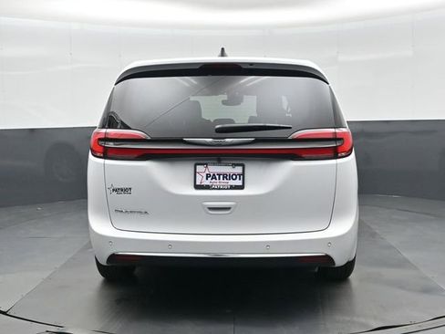 New 2026 Chrysler Pacifica Select FWD image 5