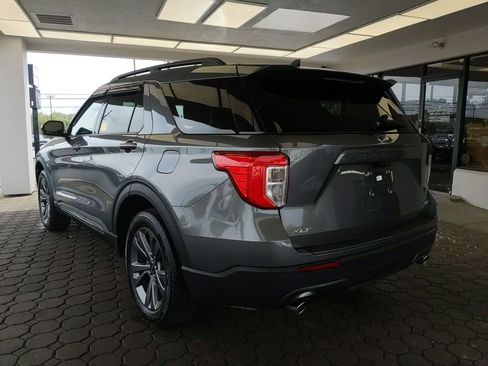 Used 2023 Ford Explorer XLT w/ Equipment Group 202A AWD/4WD image 10