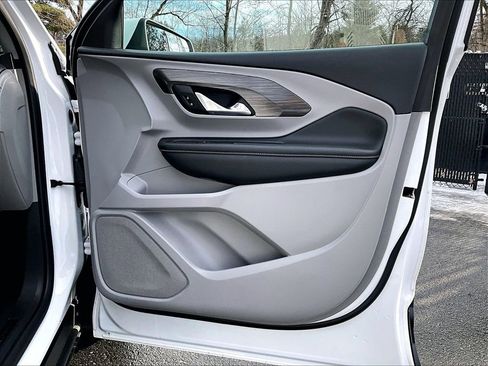Used 2023 GMC Terrain SLE w/ Driver Convenience Package image 19