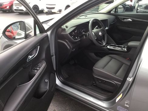 Used 2023 Buick Envision Essence AWD/4WD image 3