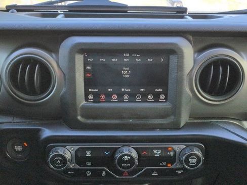 Used 2022 Jeep Gladiator Sport AWD/4WD image 18