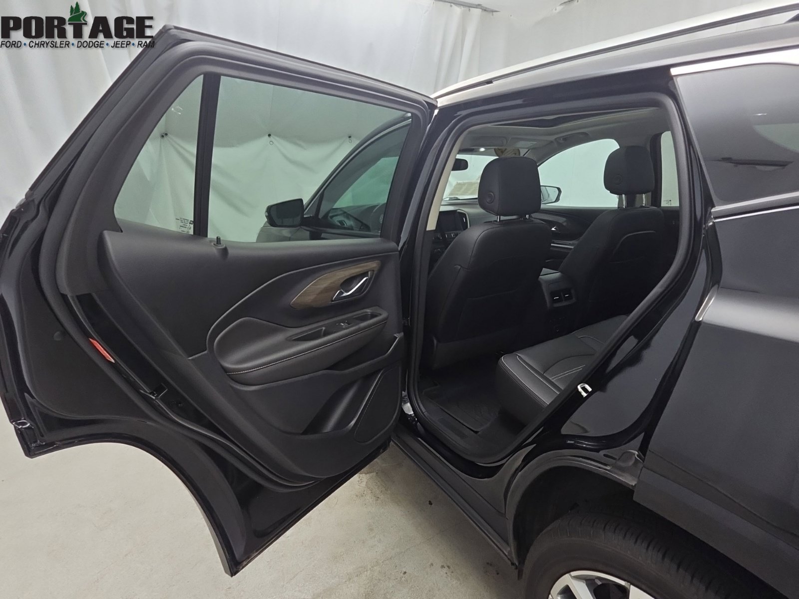 Used 2023 GMC Terrain Denali w/ LPO, Floor Liner Package AWD/4WD image 34