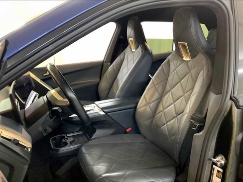 Used 2022 BMW iX xDrive50 w/ Convenience Package image 8