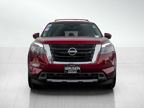 New 2025 Nissan Pathfinder Platinum image 2